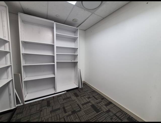 521M² OFFICE TO LET IN SANDHURST